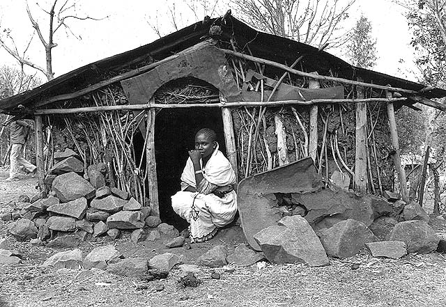 Jewish woman in "beit nidda", Wallaka, Ethiopia. 1984. Oster center, Beit hatfutsot.